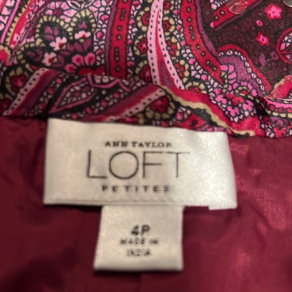 Loft by Ann Taylor paisley print skirt for women with built in lining. Size 4P - Picture 6 of 6